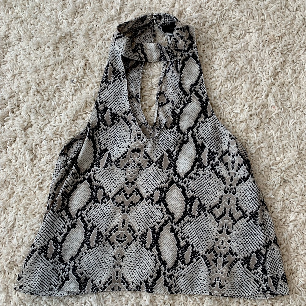 American Threads V-neck Shirt